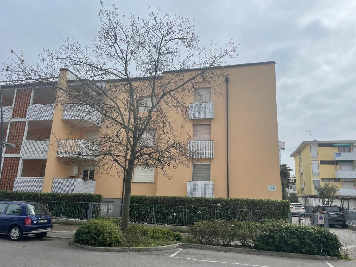 Appartamento In Villa Gioiosa Градо Екстериор снимка