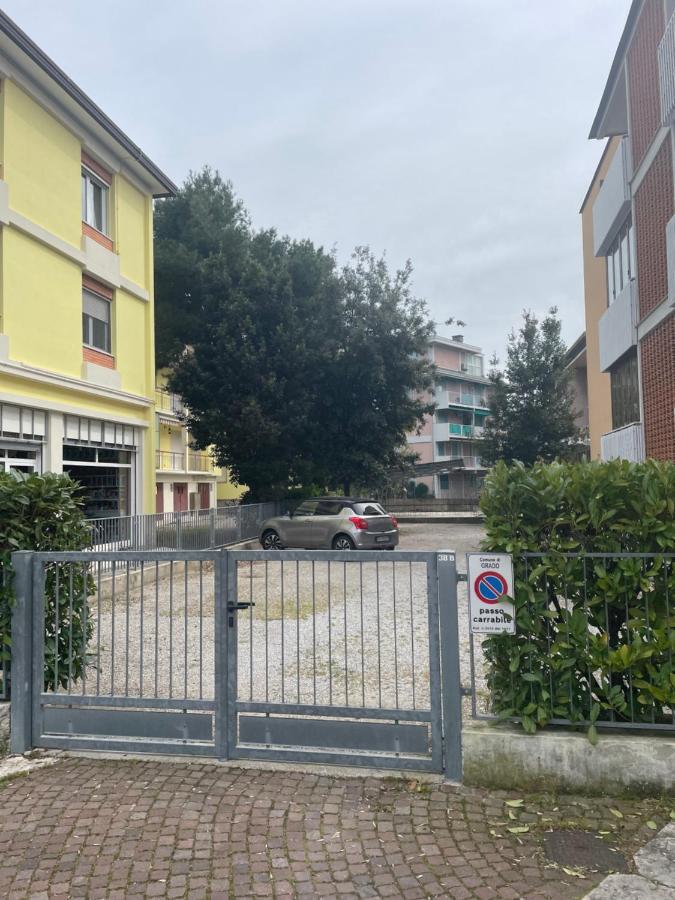 Appartamento In Villa Gioiosa Градо Екстериор снимка